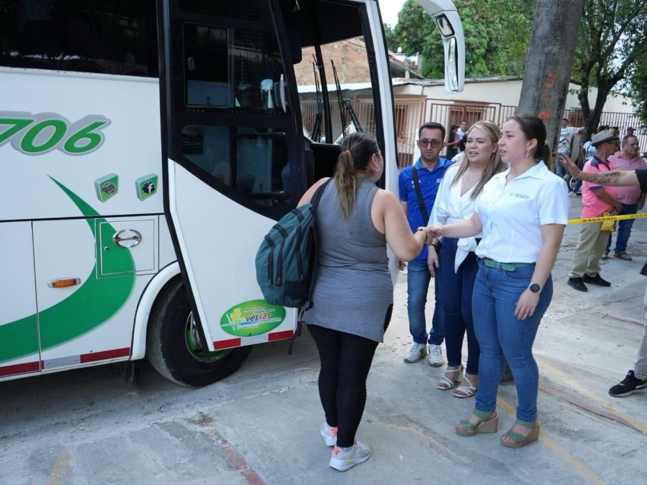 Migrantes y retornados viajan a Cundinamarca para trabajar en el sector floricultor.