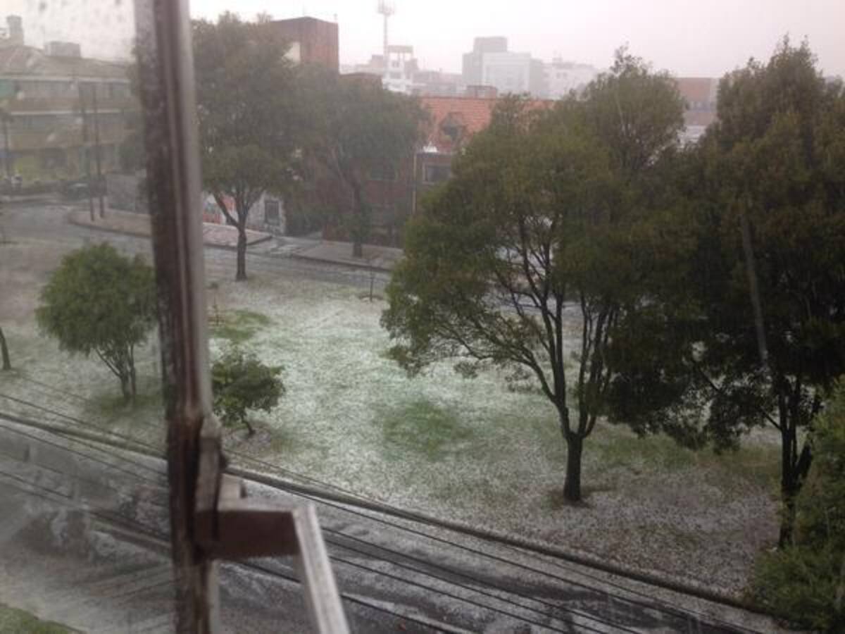 Se presentan emergencias en la capital colombiana tras fuertes lluvias que se presentaron en horas de la tarde del domingo.