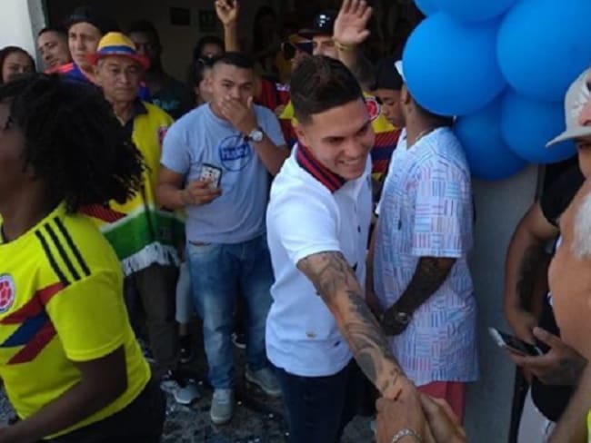 Juanfer Quintero visitó la comuna 13 en Medellín y se animó a cantar