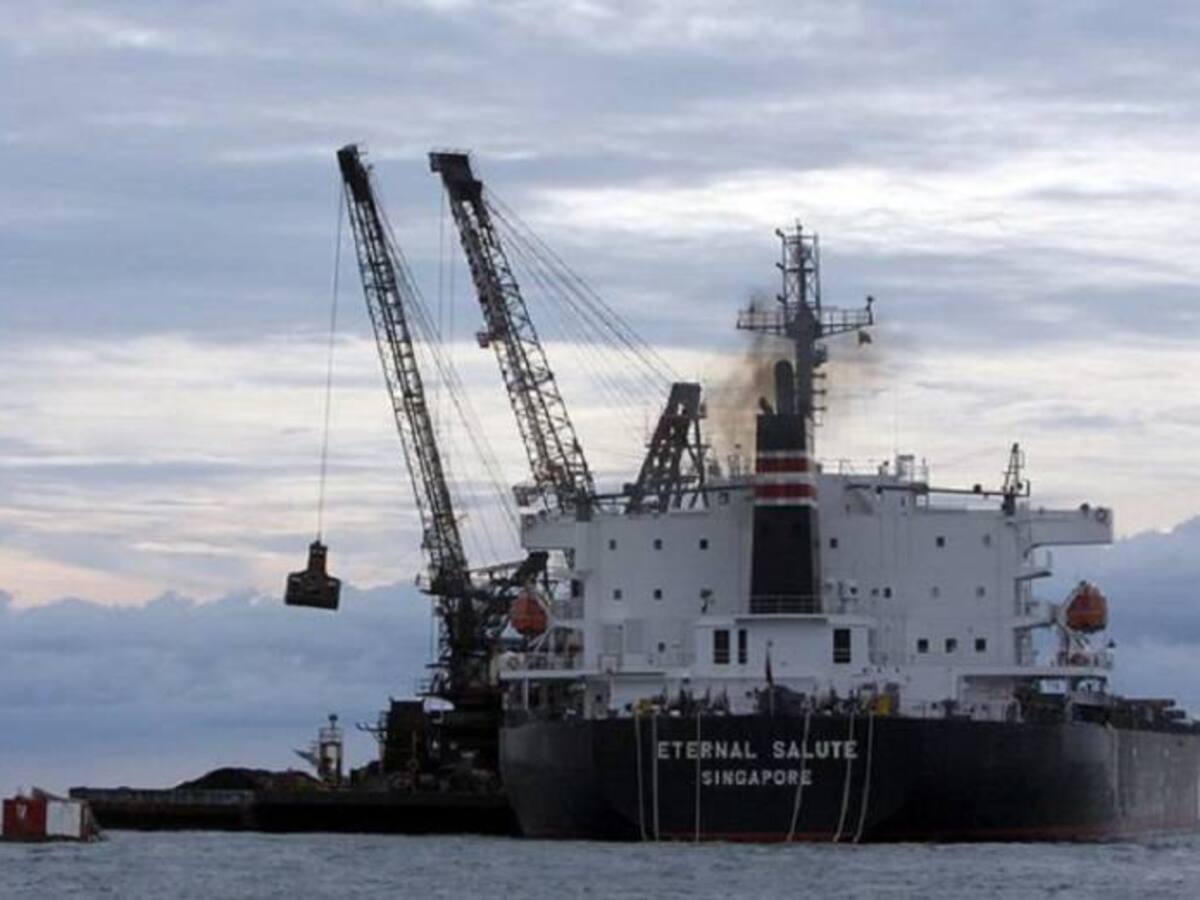 Dos barriles de petróleo cayeron a la bahía de Cartagena