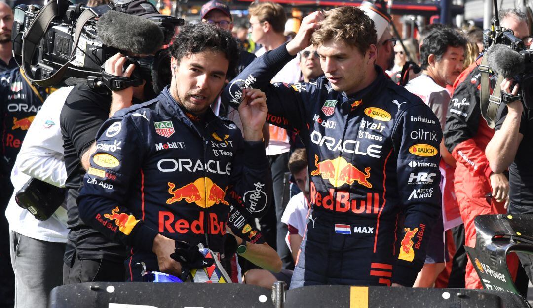 Sergio Pérez (izq.) junto a Max Verstappen (der.) se impusieron en el GP de Bélgica.