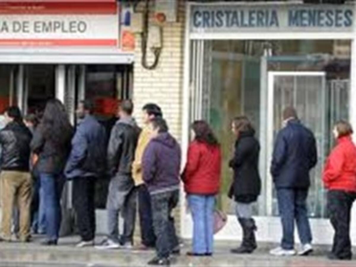 Histórica caída del desempleo en España