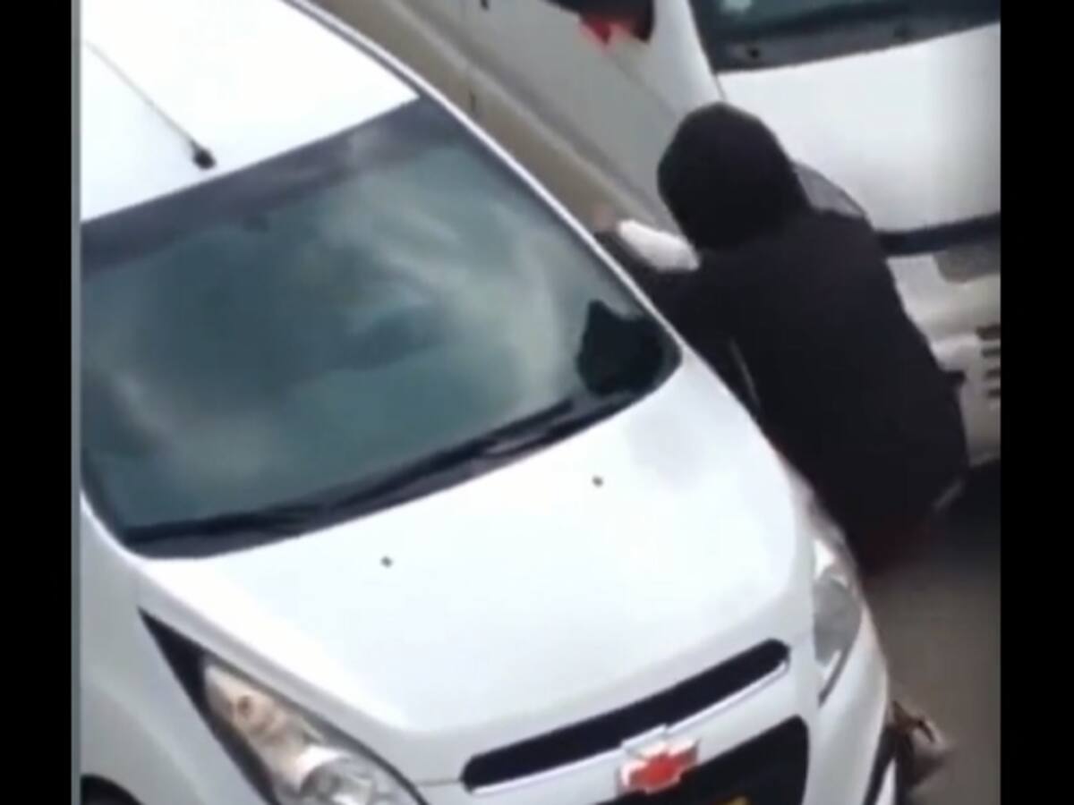 Video | Ladrones hurtan autopartes en inmediaciones al Hospital San Juan de Dios