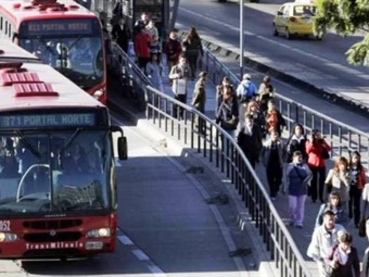 Mendigos y vendedores ambulantes se están tomando Transmilenio