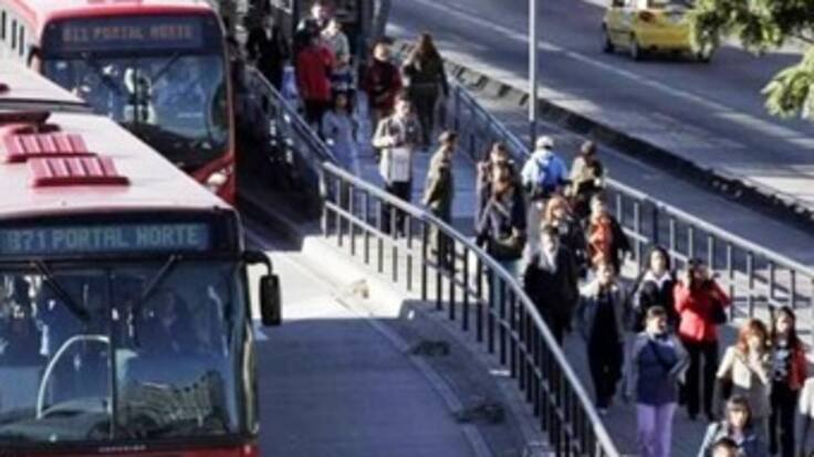 Mendigos y vendedores ambulantes se están tomando Transmilenio