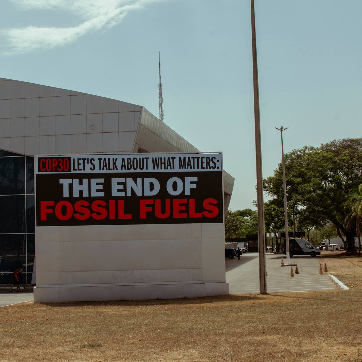 Inicia la Pre-COP en Brasilia, marcada por un llamado urgente a poner fin a los combustibles fósiles