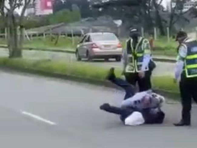 Motociclista fue capturado por presuntamente agredir a agente de tránsito