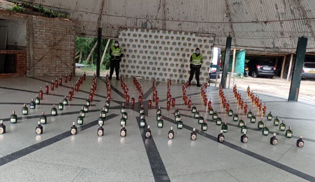 Incautan licor de contrabando en Pitalito.