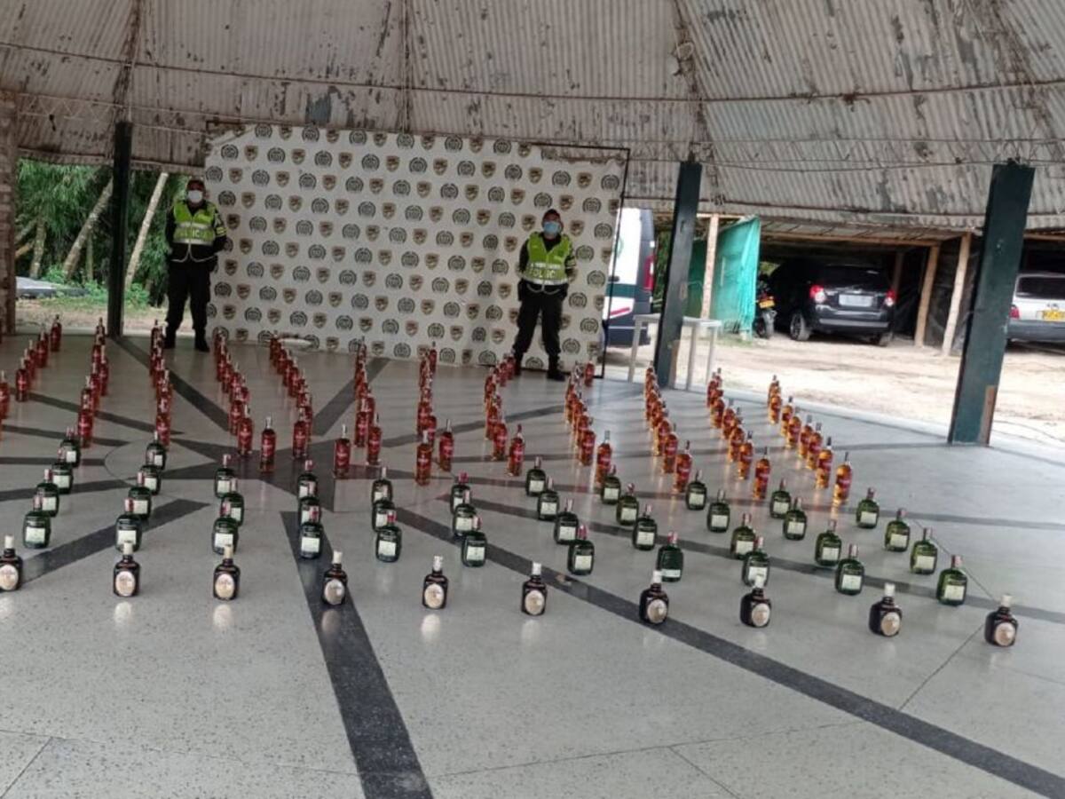 Incautan licor de contrabando en Pitalito