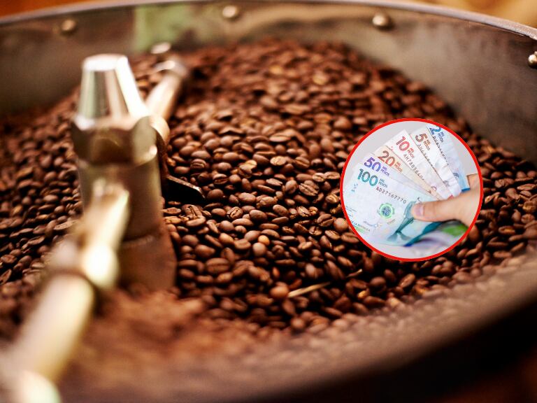 Granos de café y al lado una persona con varios billetes colombianos (Fotos vía Getty Images)