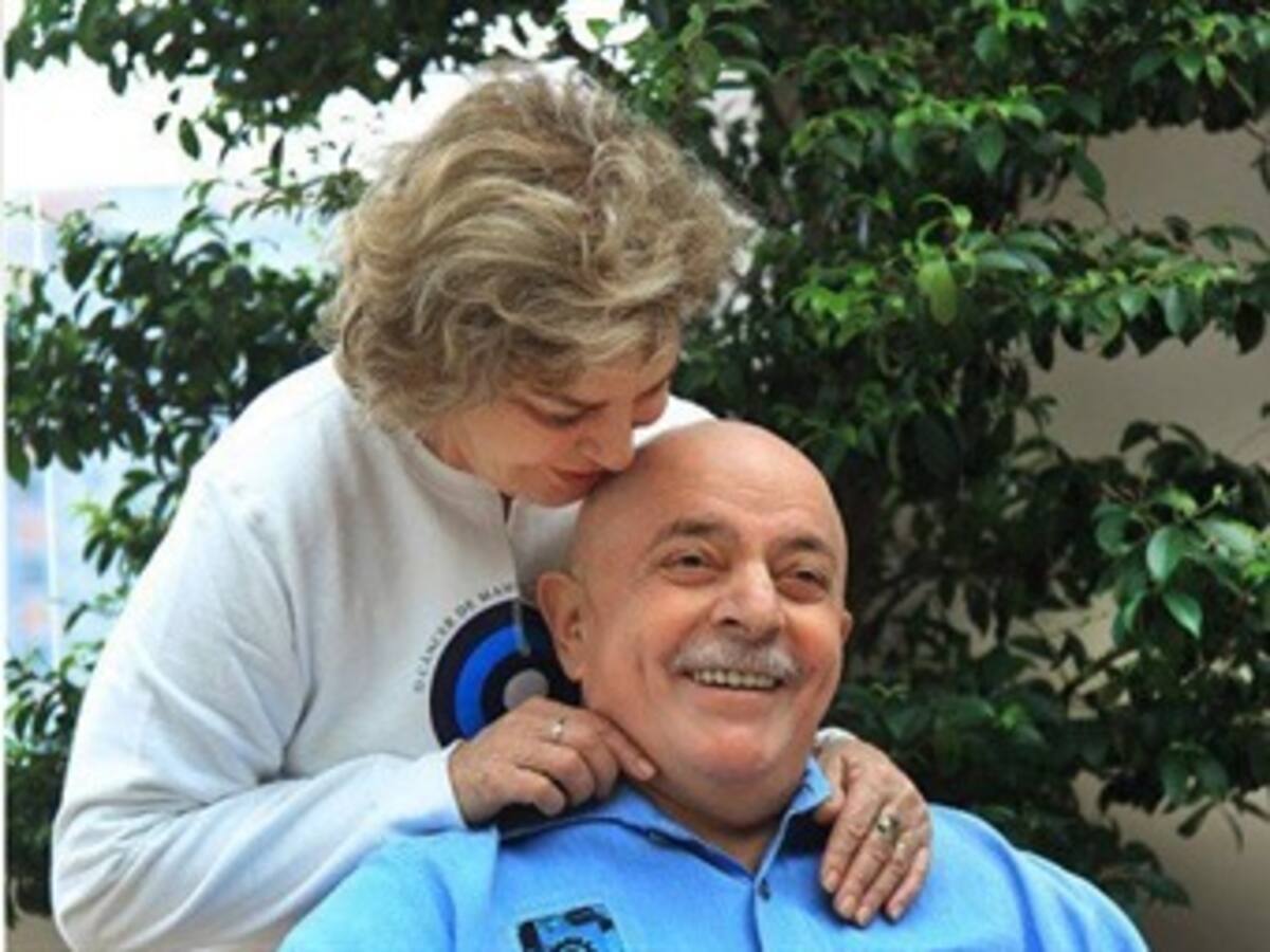 Lula se afeita la barba y el cabello antes de efectos de la quimioterapia