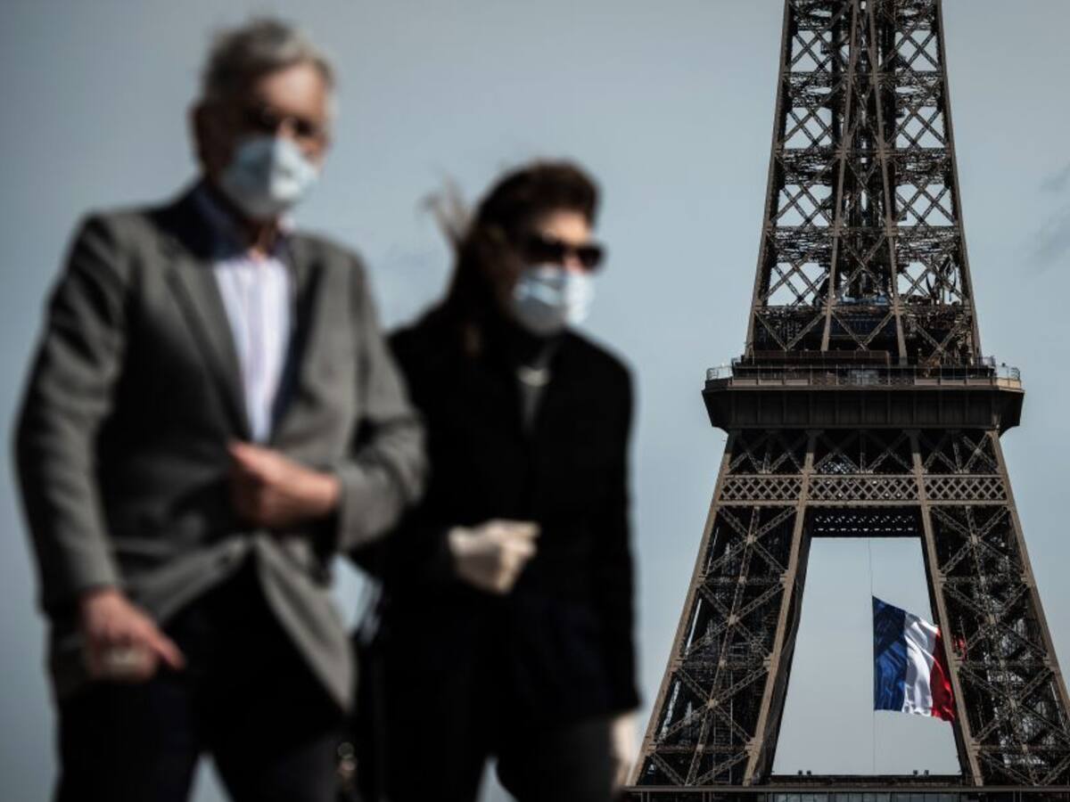 Francia reinstaura toque de queda durante todo diciembre