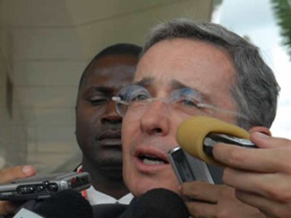 Uribe ofrece Colombia como próxima sede y anuncia una visita a Washington