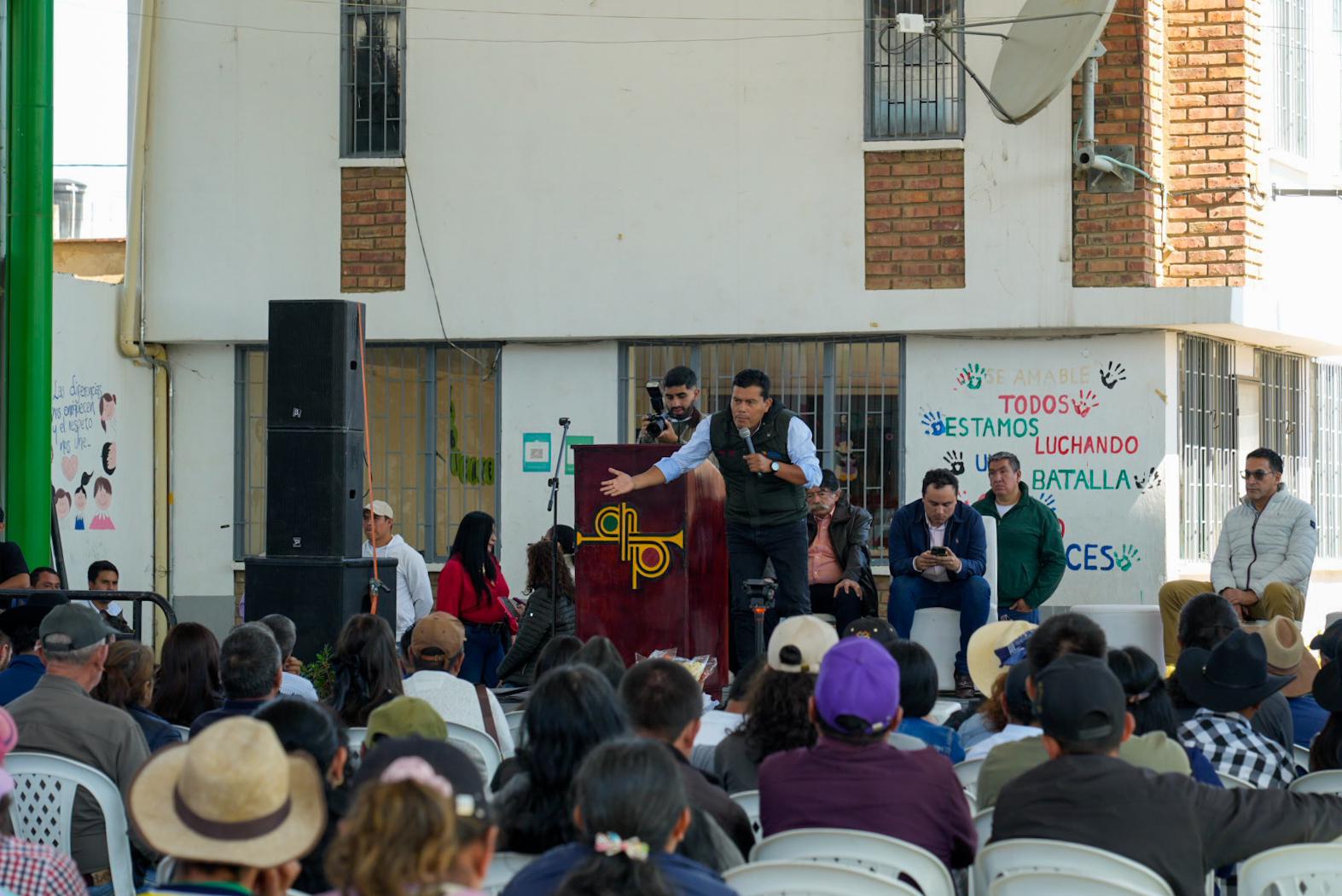 César Pachón, presidente de la Agencia de Desarrollo Rural, anuncia en Sutamarchán nuevas estrategias para fortalecer el sector agropecuario en Boyacá,