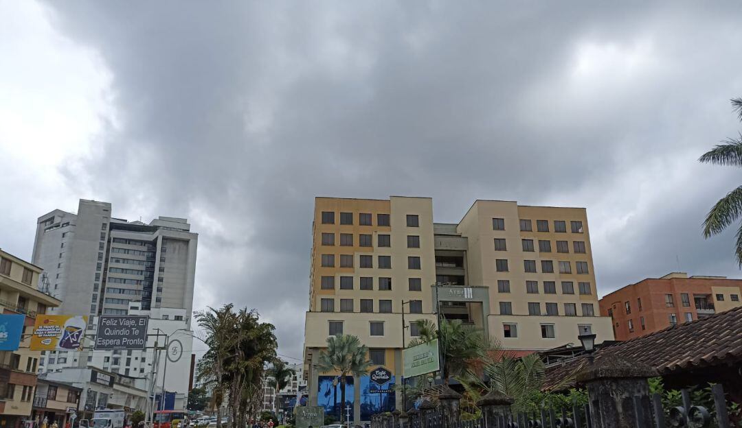 Armenia amanece con cielo nublado y lloviznas