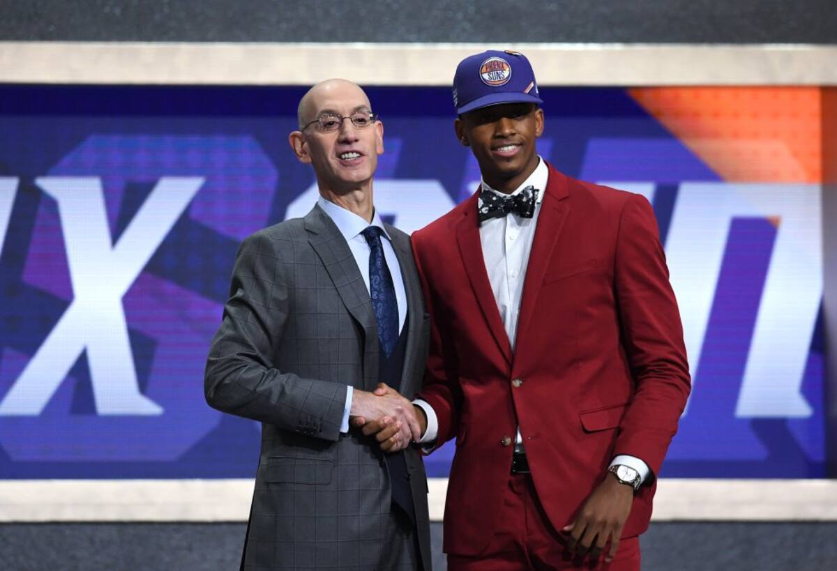 Universidad: Texas Tech. Pos: Guardia. 1.96 mts., 88 kg., 20 años. Estadísticas: 18.5 ppj., 6.4 rpj., 3.7 apj. Trade: elegido por los Suns y traspasado a los Timberwolves.