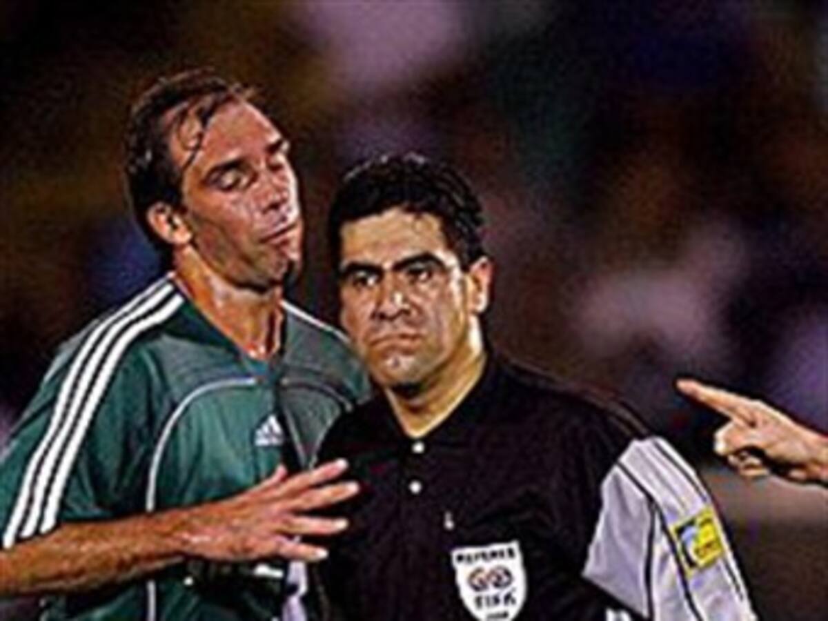 Arbitro boliviano responde a jugadores peruanos