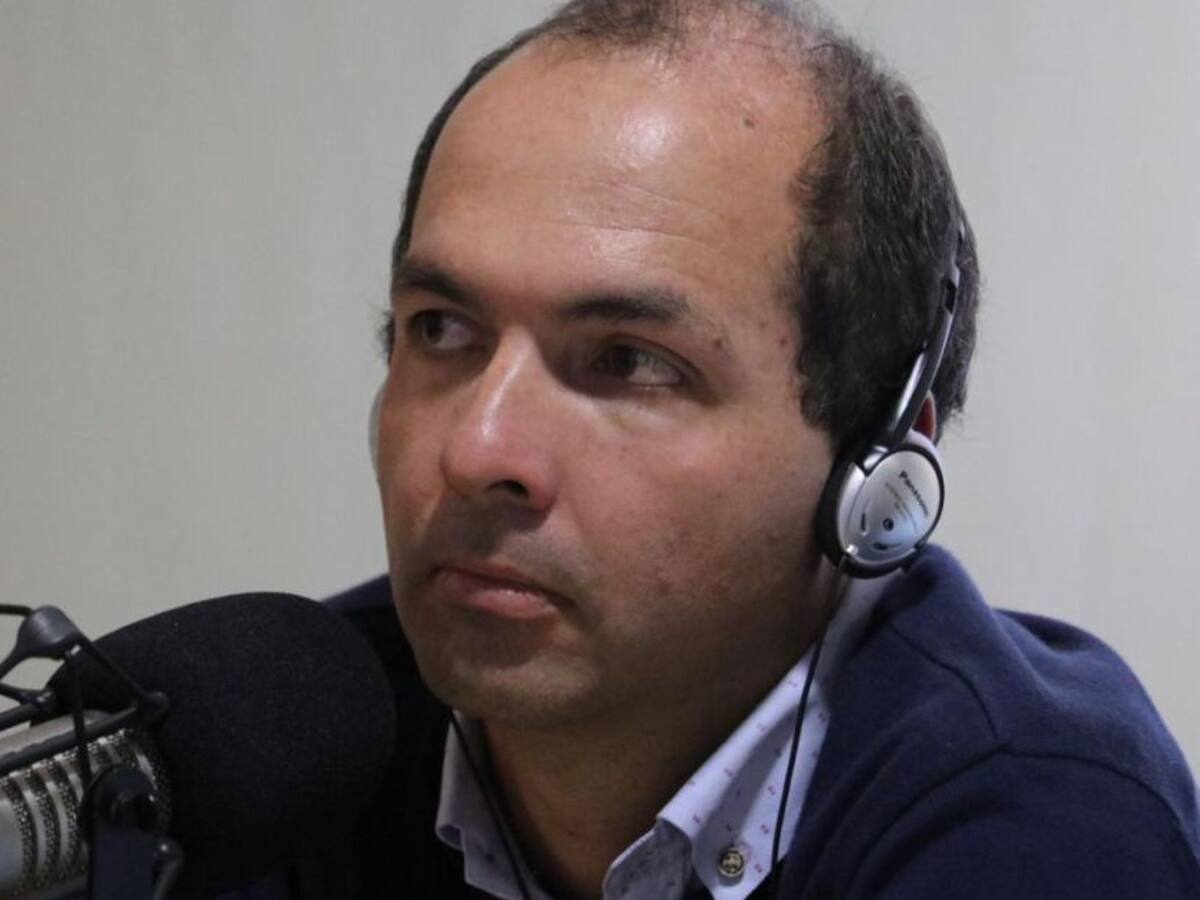 El presidente optó por demorar salida del embajador: Arango