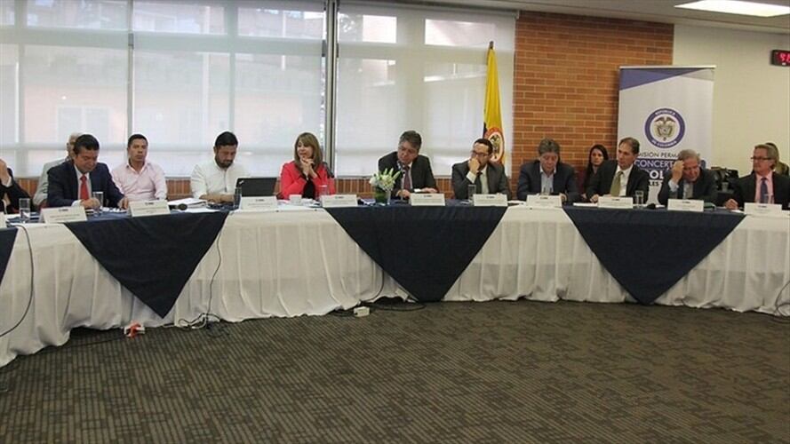 Gobierno podría reiniciar este miércoles conversaciones sobre salario mínimo 2018. Foto: Colprensa