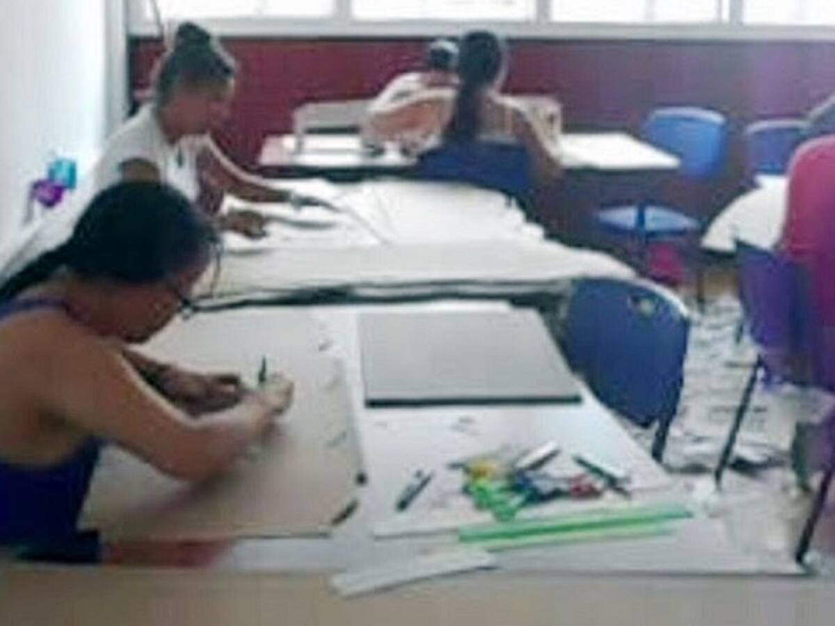 1.000 faroles fabrican las internas de la Cárcel Villa Cristina en Armenia