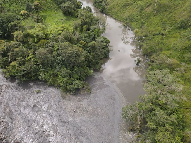 Una avenida torrencial en la quebrada Cirasí generó un represamiento temporal en Páez.