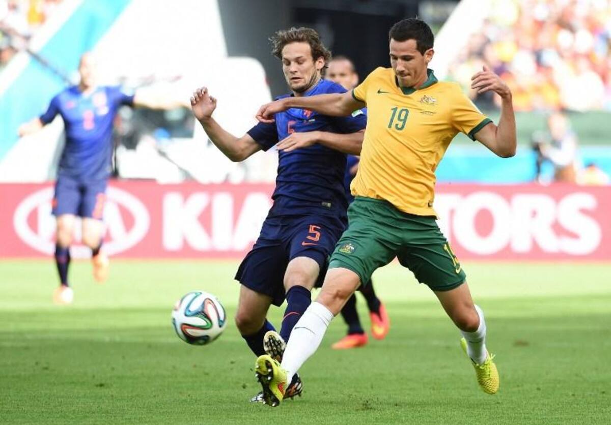 Robben y Van Persie marcaron para los del Van Gaal, Cahill y Jedinak anotaron para los australianos.