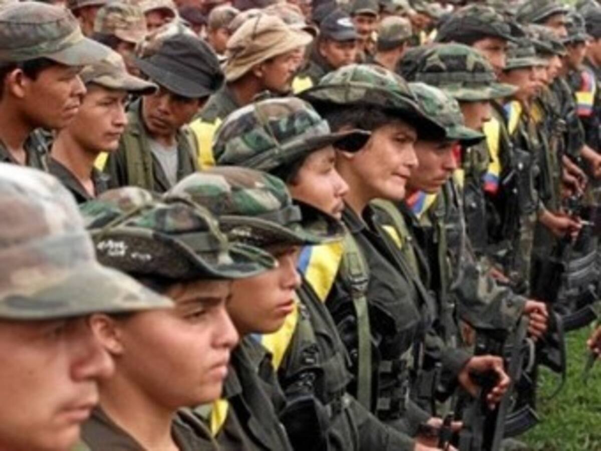 Si las Farc no dejan armas en los diálogos de paz, lo demás es palabrería: Monseñor Castro