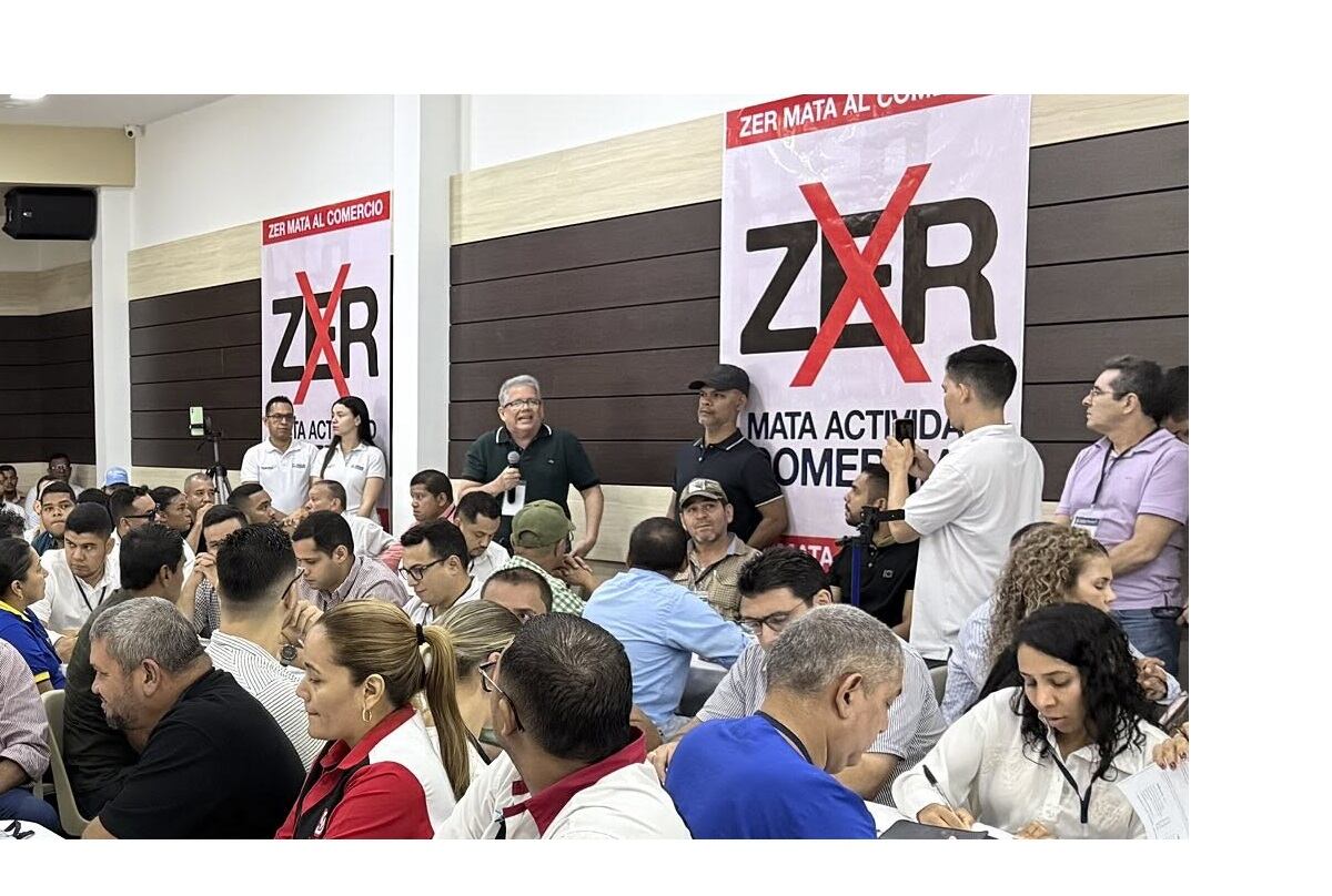 Comerciantes de Montería participaron masivamente en la Mesa Empresarial sobre la Zona de Estacionamiento Regulada (ZER).