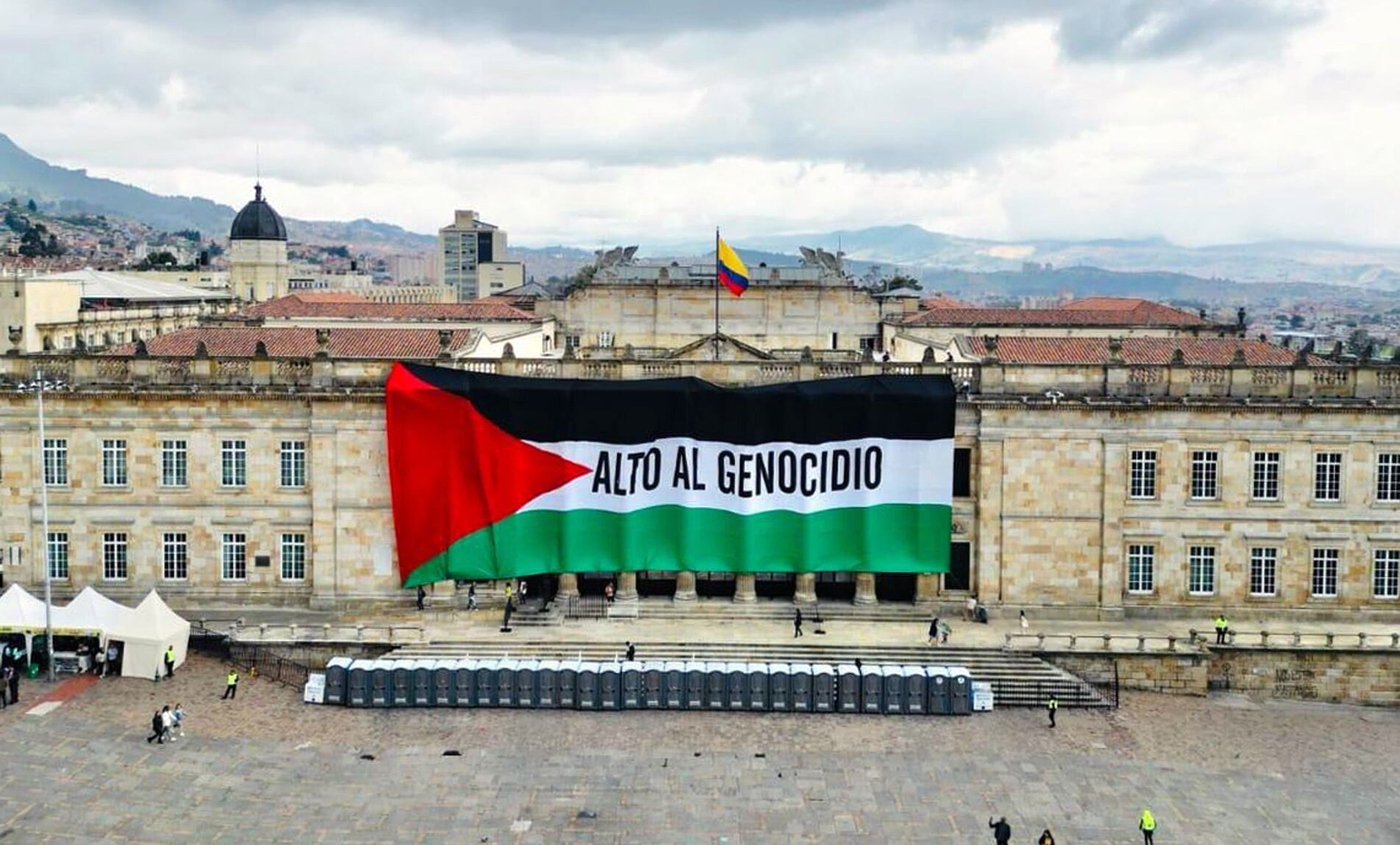 BOG300. BOGOTÁ (COLOMBIA), 05/07/2024.- Fotografía cedida por la Agencia de Comunicación Política y Cultural (AC12), donde se observa una bandera de Palestina instalada en el Congreso de la República de Colombia durante el "Concierto de la Esperanza" este viernes, en Bogotá (Colombia). EFE/ AC12/SOLO USO EDITORIAL/SOLO DISPONIBLE PARA ILUSTRAR LA NOTICIA QUE ACOMPAÑA (CRÉDITO OBLIGATORIO)