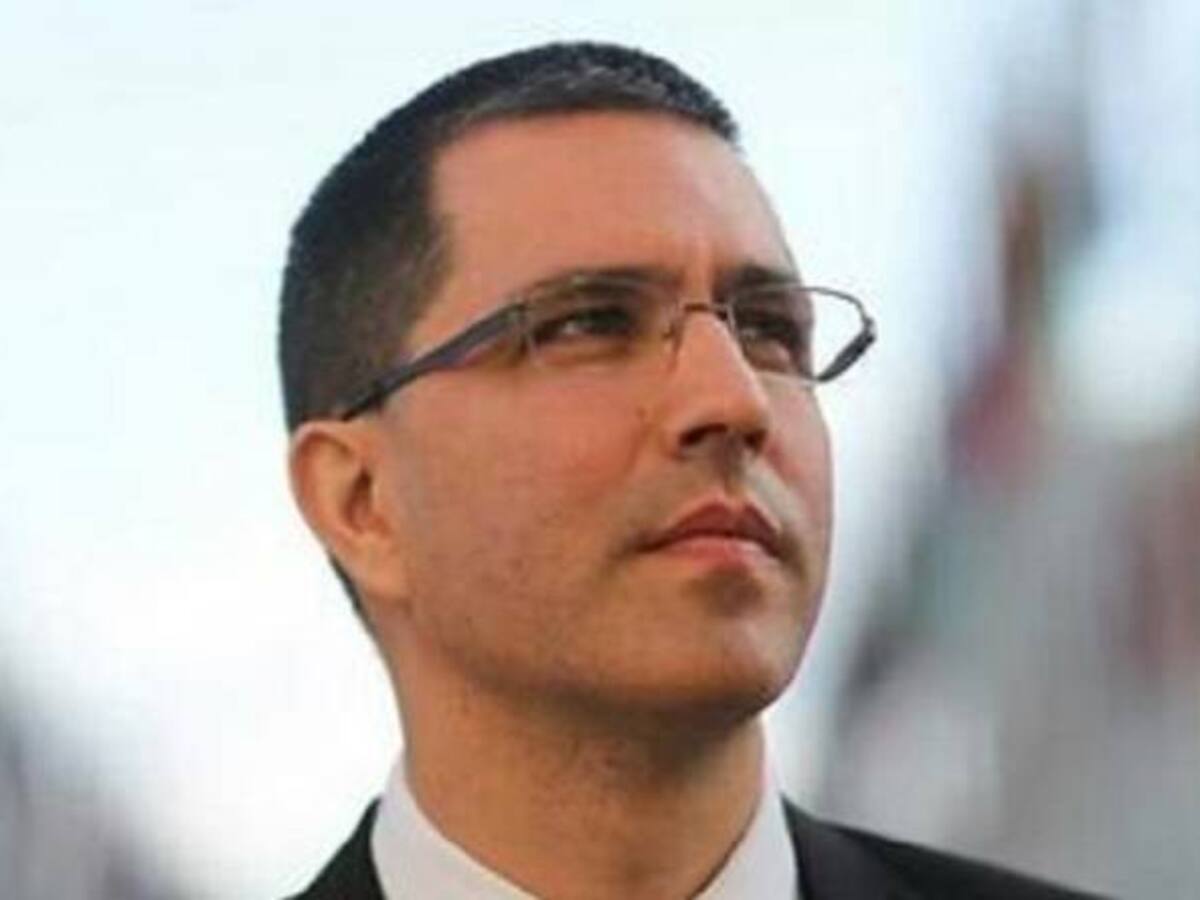 Canciller Arreaza rechaza declaraciones de Santos sobre Venezuela