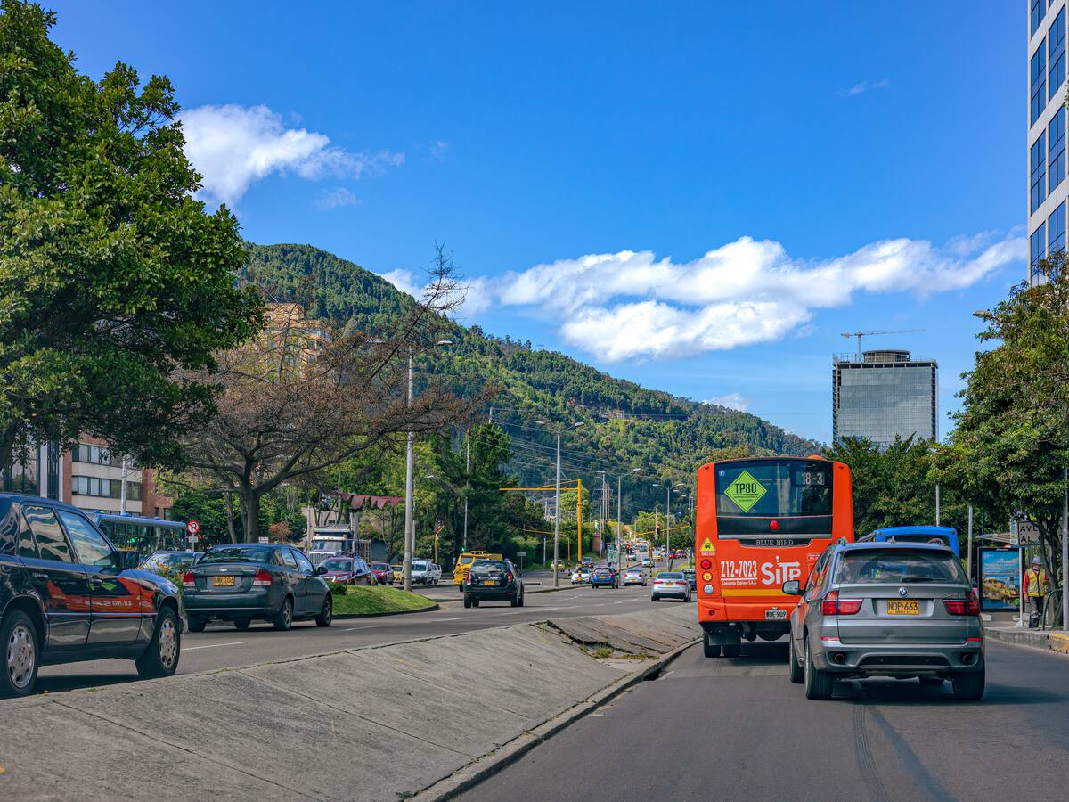 Desde el 26 de mayo habrá sanciones por mal parqueo en carril Séptima: autoridad explica la medida