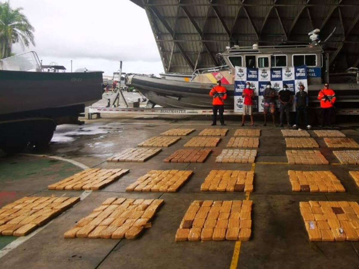 Dos nicaragüenses capturados con drogas ilícitas en aguas del Pacífico