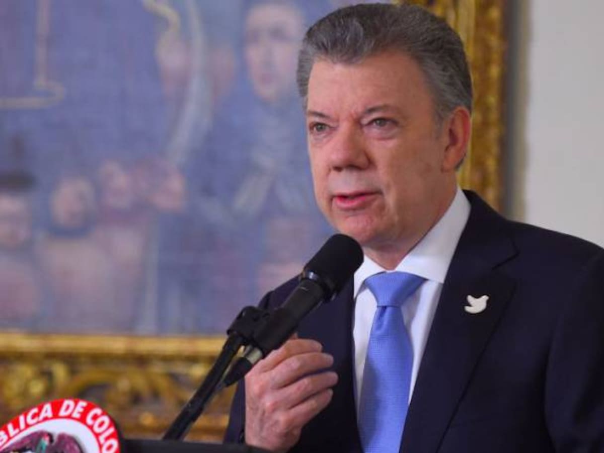 Nunca más se repetirá que quienes defienden la Constitución terminen en las cárceles: Santos