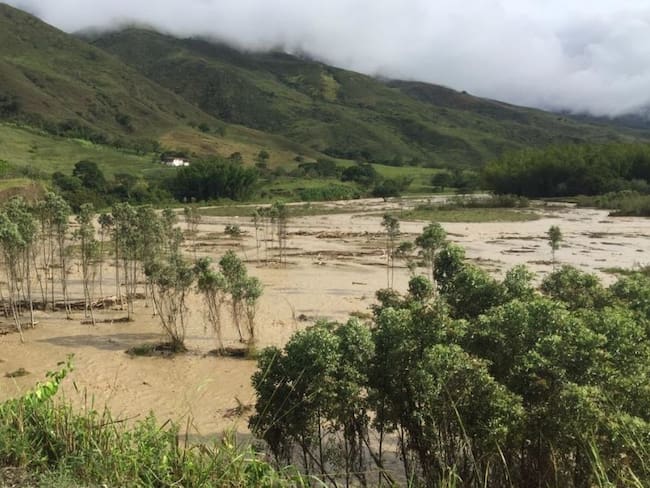 Desbordamiento de ríos que han destruido cultivos, viviendas inundadas y vías terciarias destruidas