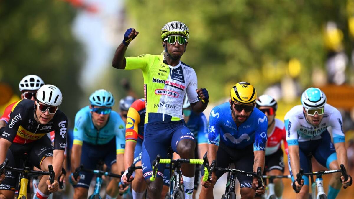 Biniam Girmay se queda con el primer sprint: Fernando Gaviria fue segundo