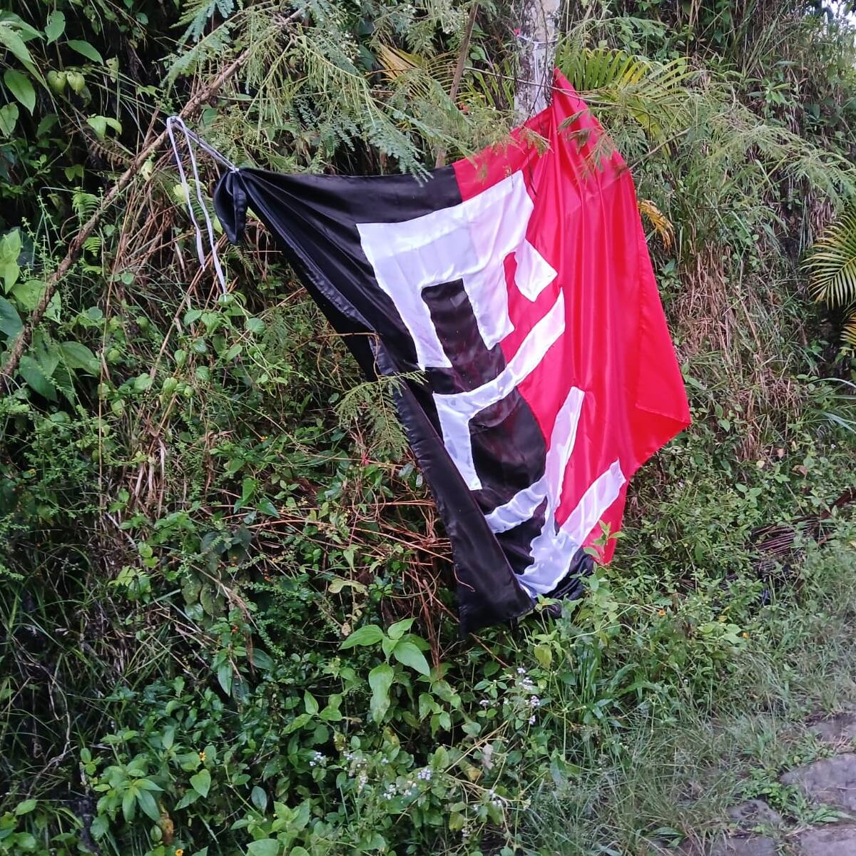 Instalan una tercera bandera del ELN en el Suroeste de Antioquia; la reciente fue en Jardín