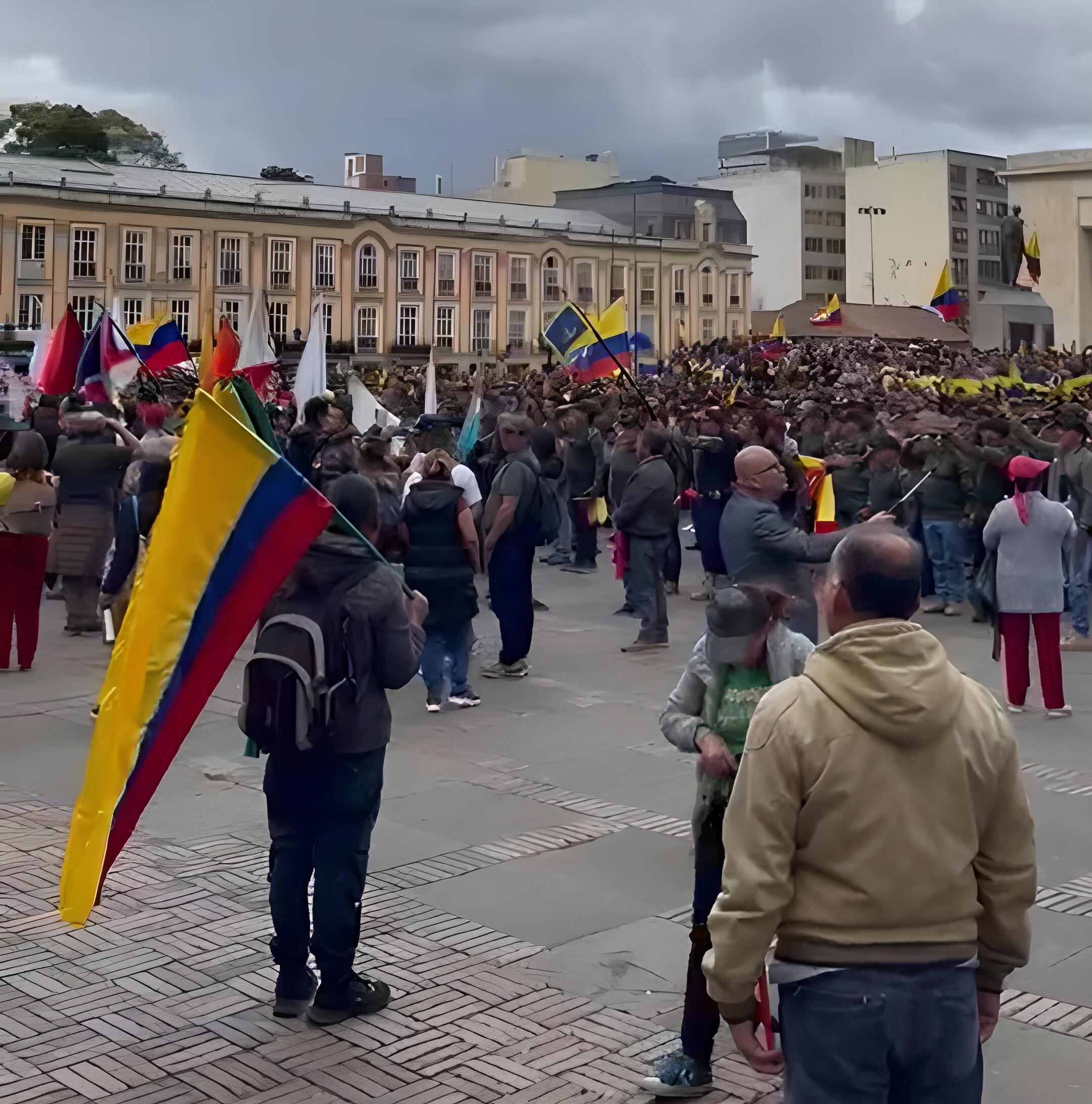 Miles de exintegrantes de la Fuerza Pública protestaron contra Gustavo Petro en Bogotá
