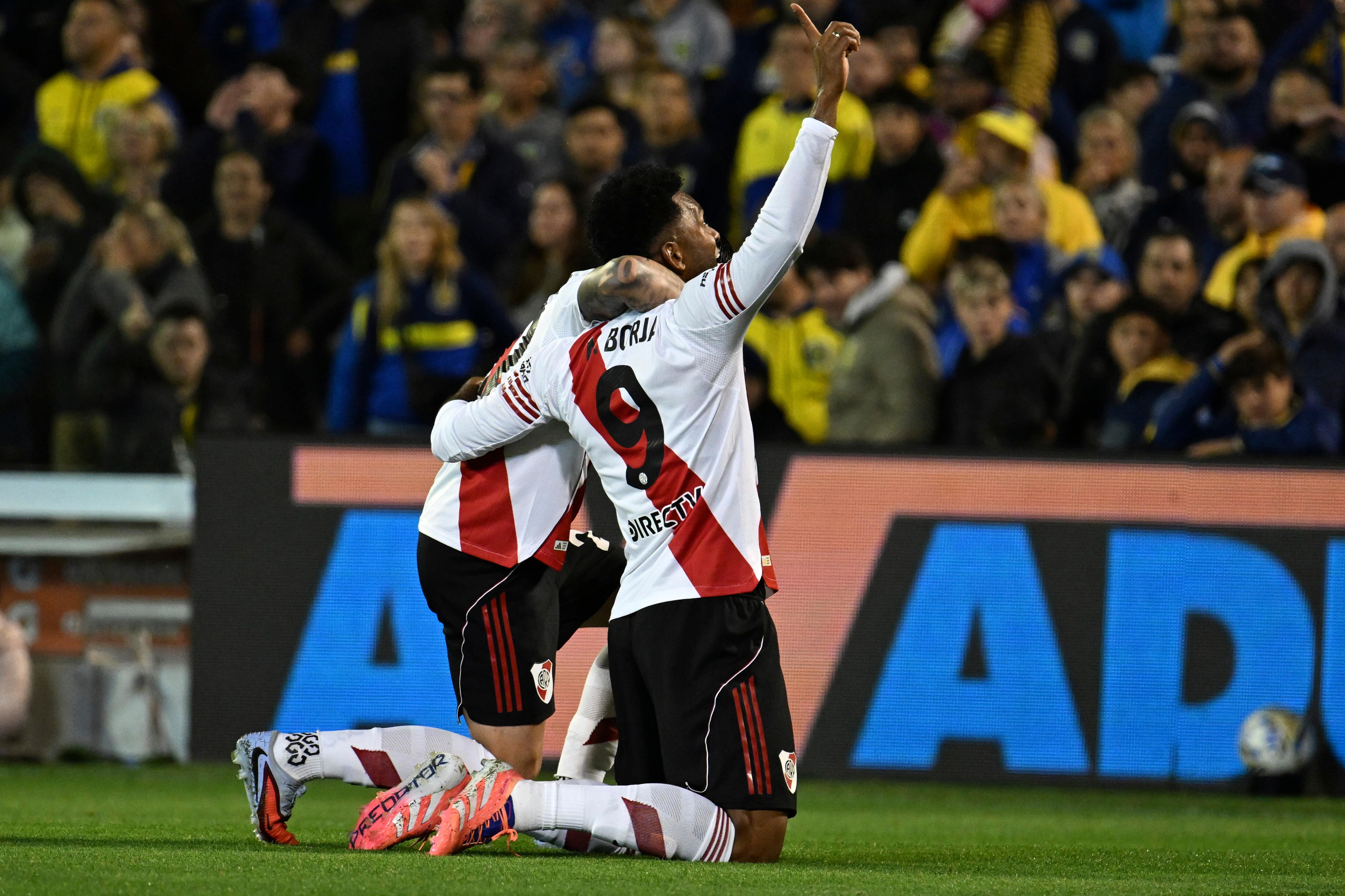 Miguel Ángel Borja celebra su anotación frente a Rosario Central. (Photo by Luciano Bisbal/Getty Images)