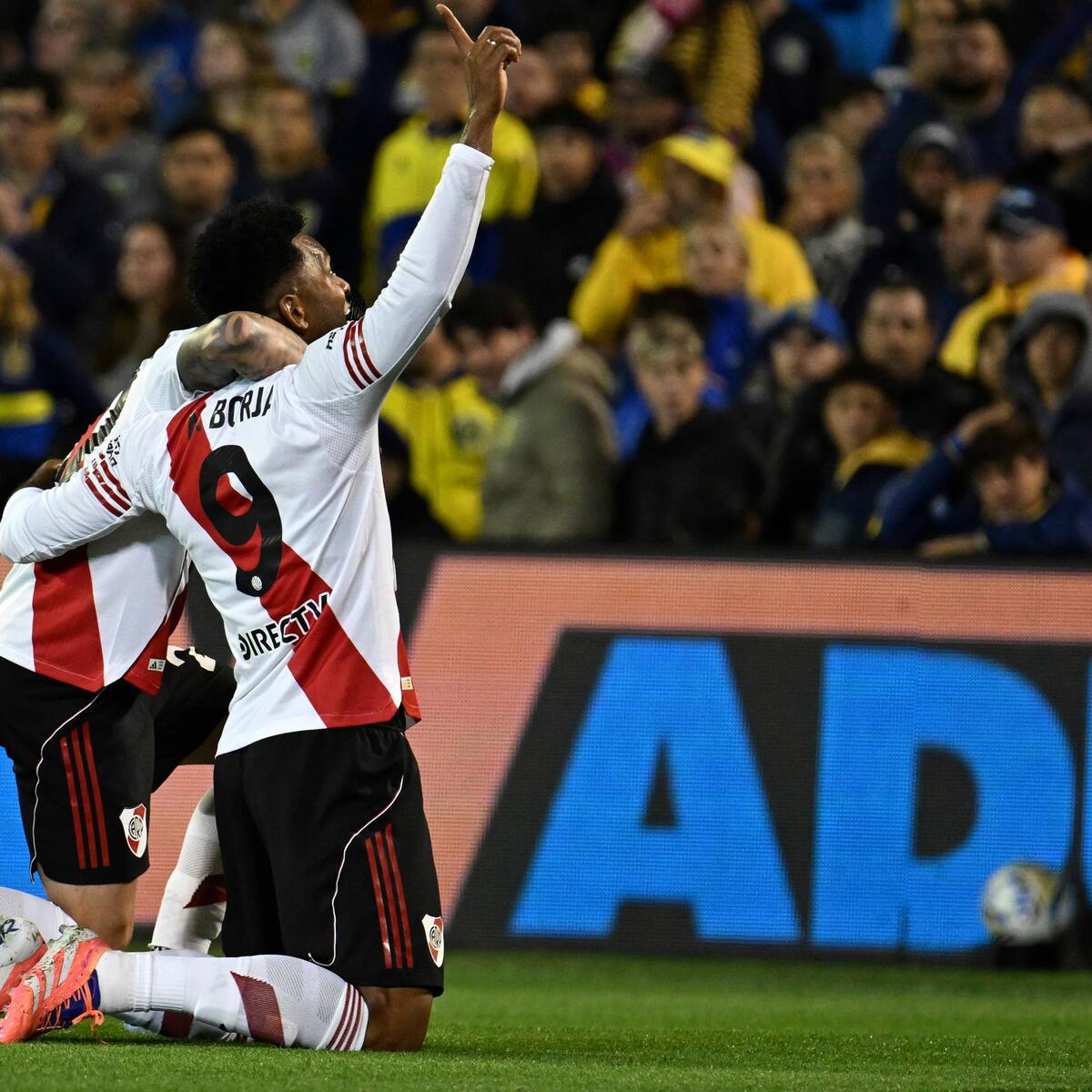 Video: Miguel Ángel Borja se reencuentra con el gol, pero River vuelve a perder en Argentina