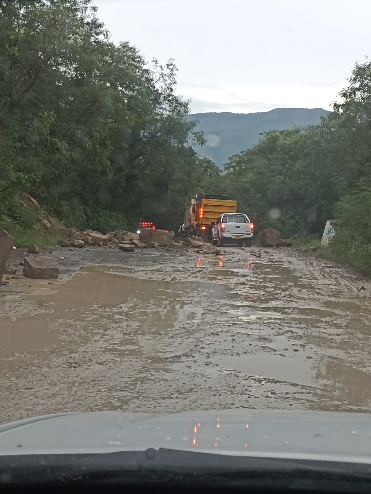 Vías bloqueadas por lluvias en Norte de Santander. Foto Caracol Radio Cúcuta