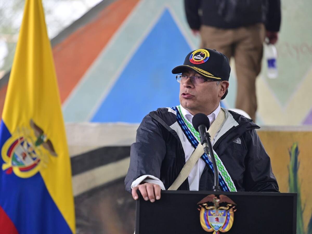 Presidente Petro propuso “democratizar” la generación de energía