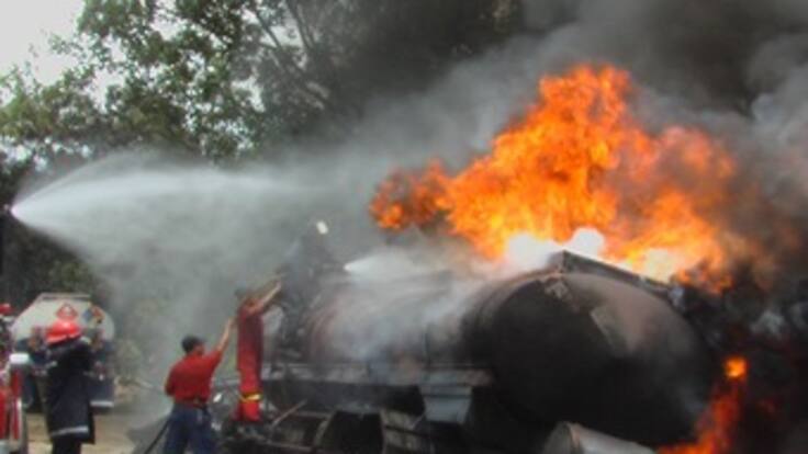 Farc quema carrotanques de petróleo en el Putumayo