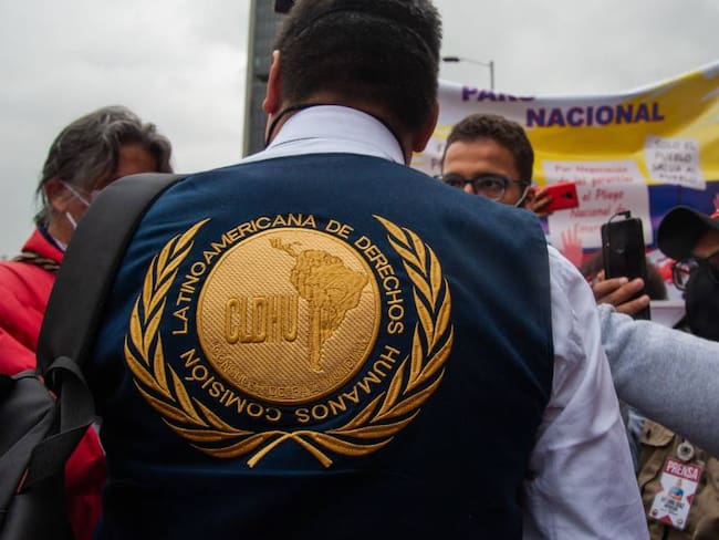 Visita de la Comisión Interamericana de Derechos Humanos (CIDH) a Colombia durante manifestaciones en 2021.           Foto: Getty 