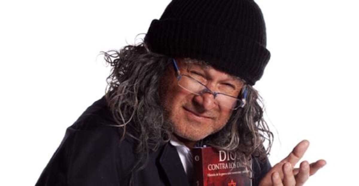 En muchas ocasiones durante las grabaciones de la segunda temporada de ‘Pandillas, Guerra y Paz’, a José Luis Paniagua cuando lo necesitan en vez de decirle por su nombre, lo llaman ‘maestro’. Si bien algunos le dicen así porque su personaje en la serie, el sabio ‘Nostradamus,’ lleva ese título, otros lo llaman maestro porque creen que él también merece esa denominación.