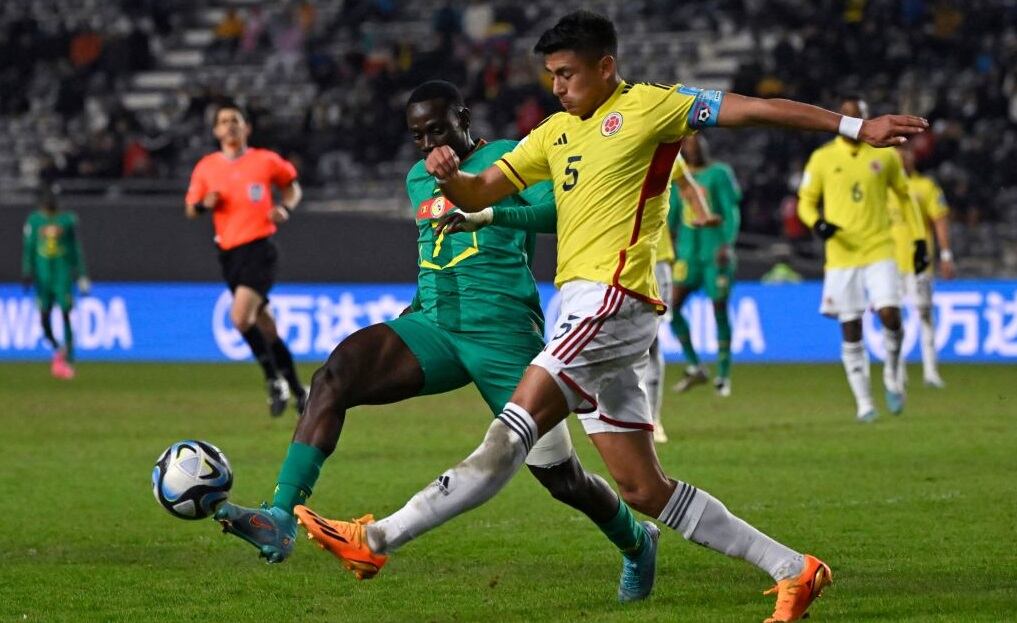 Kevin Mantilla durante el partido ante Senegal (Photo by Luis ROBAYO / AFP) (Photo by LUIS ROBAYO/AFP via Getty Images)