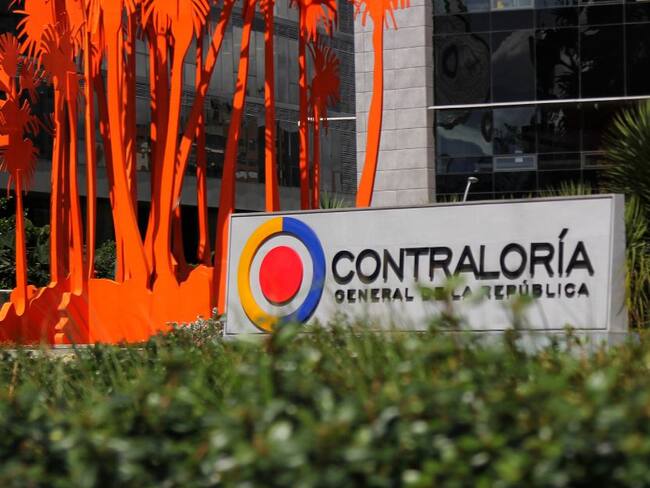 Contraloría detecta irregularidades en contratos de obras en Coldeportes