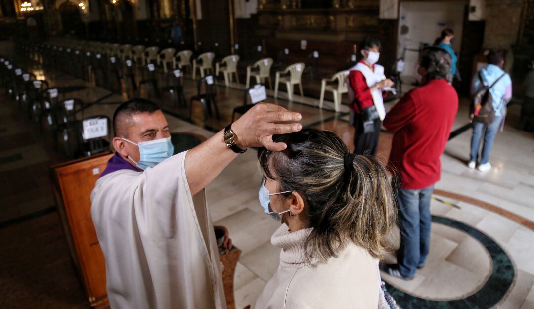 Proponen que iglesias paguen impuesto a la renta, en paralelo a la Reforma Tributaria