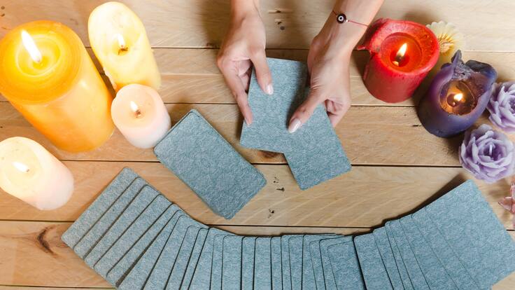 'Tus cuatro reinos sagrados', un viaje por los arcanos menores y las figuras de la corte