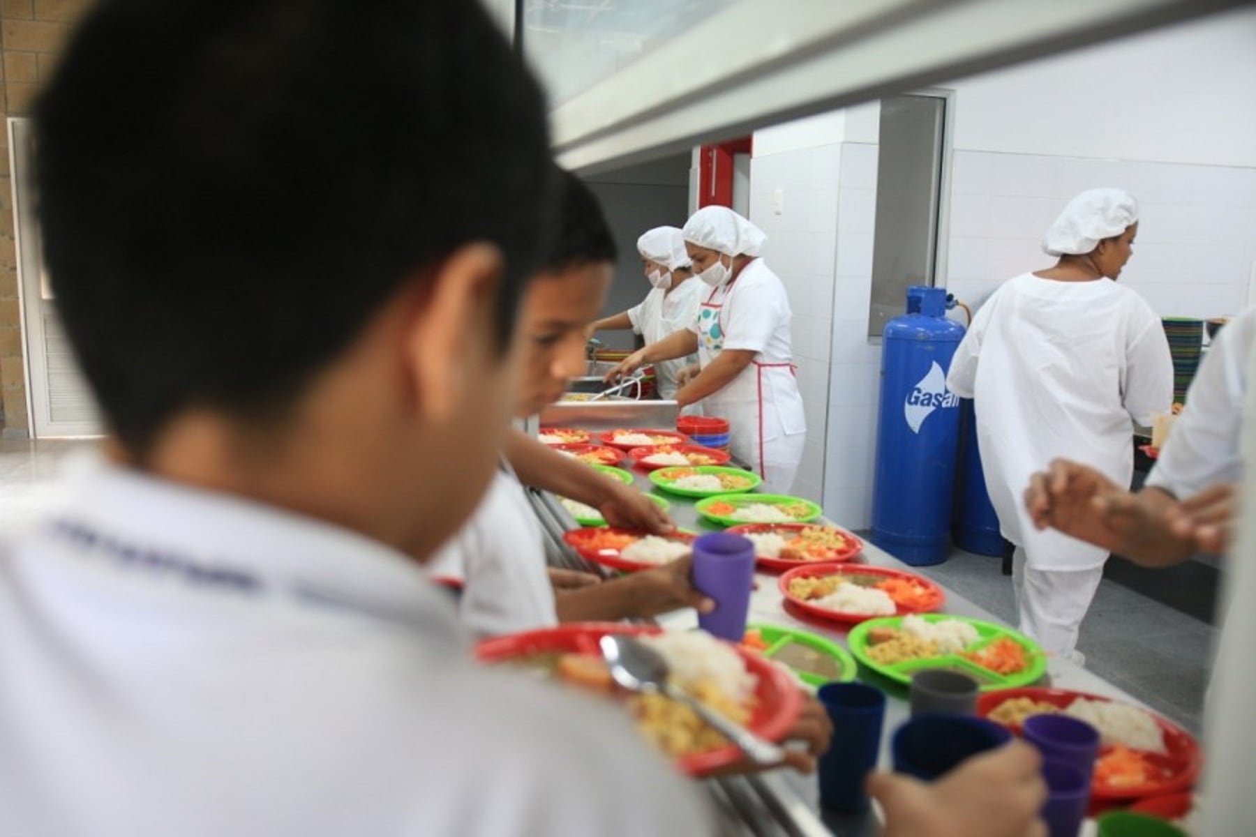 Padres de familia, docentes y estudiantes denuncian irregularidades en programa PAE