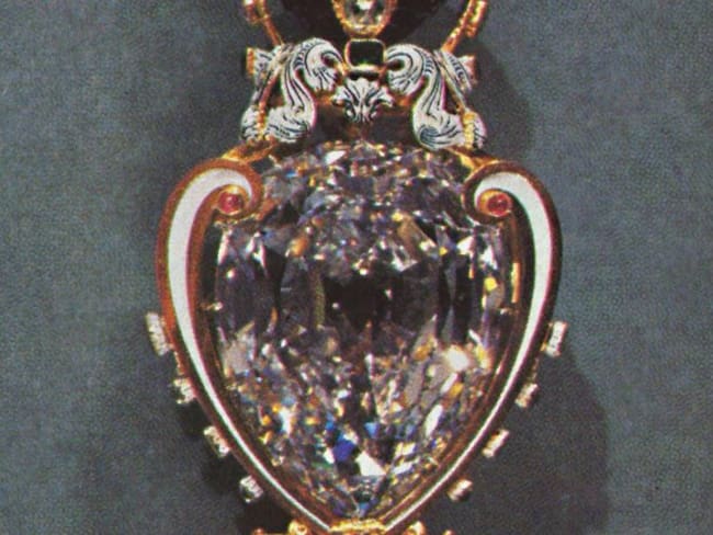 El cetro utilizado por la reina Isabel II tiene la &#039;Gran Estrella de África&#039;, un diamante de 500 quilates que fue cortado del diamante Cullinan.         Foto: Getty 